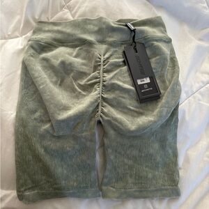 Bo & Tee Booty Scrunch Mid Thigh Bike Shorts